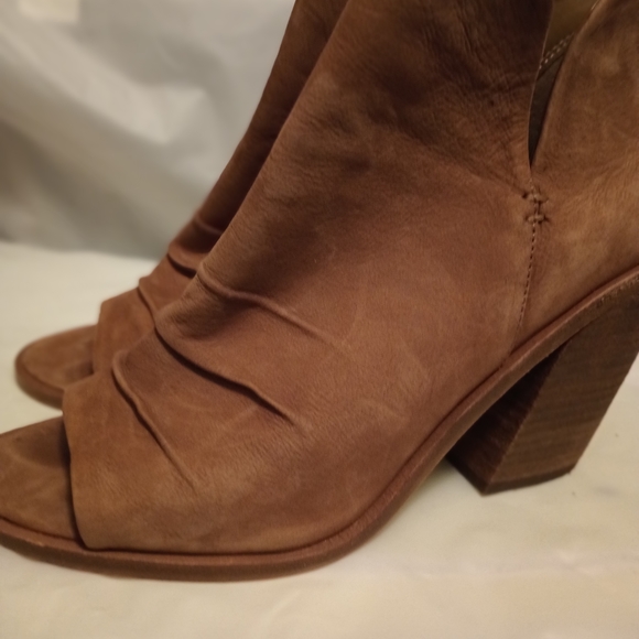 Vince Camuto Open Toe Bootie Nubuck Leather 9 - Picture 2 of 8